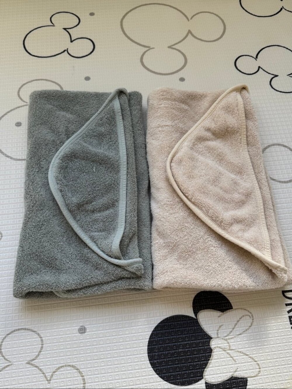 Mushie Organic Cotton Hooded Baby Towels – Set of 2 – Retailed $60